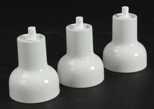 Erik Magnussen for BG samt Louis Poulsen. Tre Porcelouis pendler 3