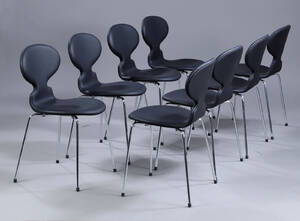 Arne Jacobsen. Et sæt på otte stole, Myren, model 3101, sort anilin læder, Siddehøjde 46,5 cm. 8