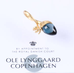 Ole Lynggaard. Lotus spire vedhæng af 18 kt. satineret guld med London blue topas
