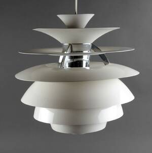 Poul Henningsen. Kuglelamel Snowball, pendel af hvidlakeret metal