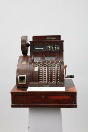 KASSAREGISTER, NATIONAL, 1900-TALETS BÖRJAN, BEMÅLAD I ÄDELTRÄIMITATION, KASSALÅDA I EK, HÖ 54, 50 X 41 CM