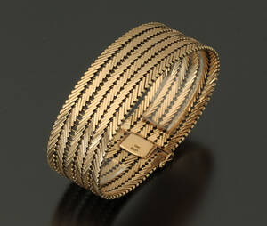 Jørn Arne Backhausen - Bredt armbånd i sildebensmønster, udført i 14 kt. guld