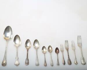 Bestick, stort parti med äldre nysilver. Se samtliga bilder.