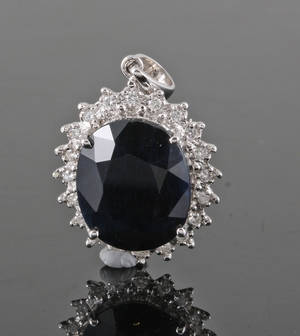 9k gold pendant featuring dark sapphire and brilliant-cut diamonds approx. 0.12ct