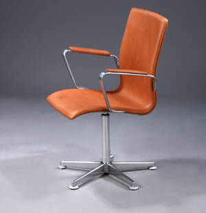 Arne Jacobsen. Oxford armstol, cognac farvet anilin læder