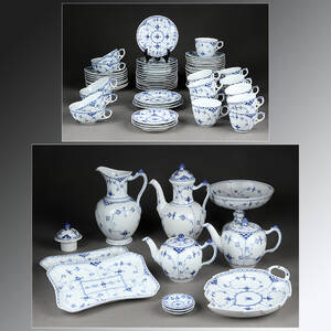 Kgl.P. Royal Copenhagen. Musselmalet halvblonde. Dele til kaffe og thestel. 70