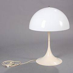 Slutpris för verner panton: panthella. bordlampe med Akryl bordlampe