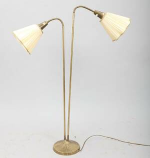 ASEA BELYSNING, GOLVLAMPA, 1950-TAL, MODELL E7771, STOMME I MÄSSING, HÖ CA 150 CM