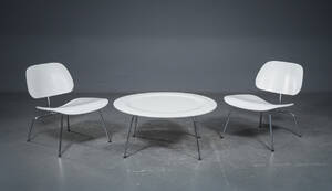 Charles Ray Eames. CTM Plywood sofabord, samt 2 lænestole, model LCM. Hvidlaserede. Vitra 3