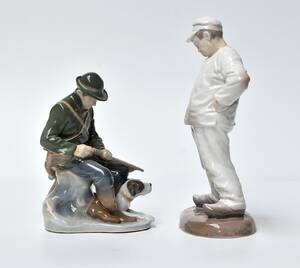 Bing Grøndahl og Royal Copenhagen. Murer og Jæger med hund af porcelæn. 2