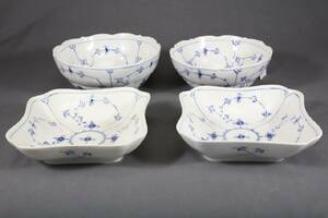 ROYAL COPENHAGEN, MUSSELMALET, UPPLÄGGNINGSSKÅLAR, ETT PAR, MODELL 26, SAMT UPPLÄGGNINGSSKÅLAR, 2 ST, MODELL 191 RESP 311, MÅTT 22X22, DIAM 22,5 RESP 21 CM