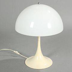 Slutpris för verner panton: panthella. bordlampe med Akryl bordlampe
