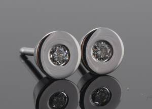 Par solitaire brillant ørestikker, ca. 0.12 ct. 14 kt. hvidguld