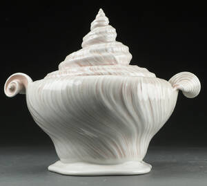 Arje Griegst for Royal Copenhagen. Konkylie, terrin nr. 14180