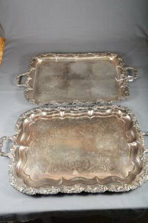 SERVERINGSBRICKOR, 2 ST, SNARLIKA, ENGLAND, OMKRING 1900, NYSILVER, LÄ 74, RESP 77 CM