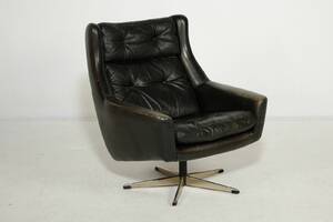 H.W. Klein. Lænestol model Silhouette