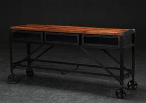 Skænk i metal. Rustikt look. Industrielt design