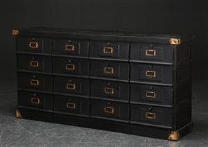 Arkivskab i metal. Rustikt look. Industrielt design