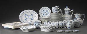 Royal Copenhagen. Musselmalet riflet, kaffestel af porcelæn. 55