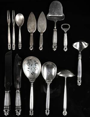 Johan Rohde for Georg Jensen. Kongemønster div. servering og ta´ tøj 13