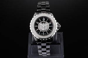 Chanel J12 brillantdamearmbåndsur af sort keramik