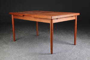Hans J. Wegner. Spisebord af teak med hollandsk udtræk, model AT-316