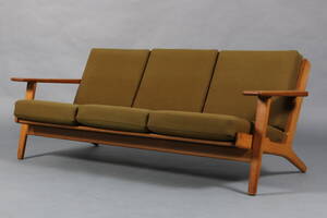 Hans J. Wegner. Fritstående trepers. sofa, model GE-2903