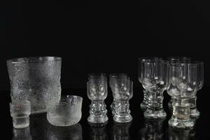 BERTIL VALLIEN, snapsglas, 6 st, vinglas, 5 st, Gutår, Boda, samt OIVA TOIKKA, skålar, 2 st, Fauna, Nuutajärvi