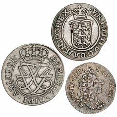 Frederik III, 4 skilling 1667, H 137, Frederik IV, 12 skilling 1720, H 49 og Norge, Frederik IV, 8 skilling 1706, NM 27, H 6B