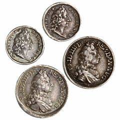 Frederik IV, 4 forskellige sølvmedailletter u. år med portræt af kongen og droning Louise, G 354, JS 694 2 stk., JS 682 2 stk