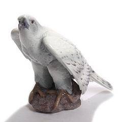 Knud Max Møller Jagtfalk. Figur af porcelæn, Kgl. P. nr. 441. H. 37.
