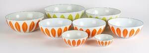 Grete Prytz Kittelsen for Cathrineholm Lotus - 8 skåle af emaljeret metal dekoreret med stilliserede lotus, 6 orange og to grønne 8