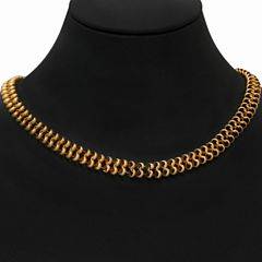 Halskæde af 14 kt. delvist satineret guld. Vægt ca. 18,5 gr. L. ca. 41 cm. Ca. 1980.