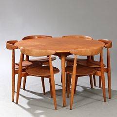 Hans J. Wegner Spisestue af teak og eg bestående af cirkulært hjertebord samt et sæt på seks hjertestole. Udført hos Fritz Hansen. 7