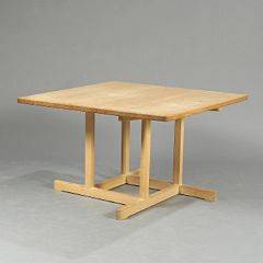 Børge Mogensen Kvadratisk sofabord af massiv eg. Model 271. Udført hos Fredericia Stolefabrik. H. 54. L. 90. B. 90.