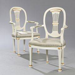 Et par danske Louis XVI armstole af hvidmalet træ. Ca. 1800. 2