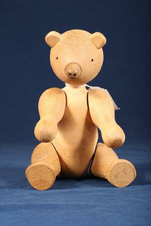 KAY BOJESEN, 1886-1958, DANMARK, FIGUR BJÖRN, 1900-TALETS ANDRA HÄLFT, FORMGIVEN 1952, EK LÖNN OCH TEAK, EJ STÄMPLAD, HÖJD 25 CM