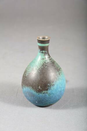 STIG LINDBERG 1916-1982, VAS, GUSTAVSBERG, SIGNERAD STIG L, SAMT GUSTAVSBERGS STUDIOHAND, GLASERAT STENGODS, HÖJD, 11.5 CM