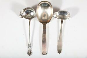 MINNESSKED, MODELL ROSENHOLM, JACOB ENGMAN, 1876-1976, SÅSSLEVAR, 2 ST, 1800-TAL, SILVER, TOTALVIKT 200 GRAM