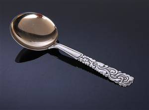 Thorvald Bindesbøll for Rasmus Jensen, Kolding. Serveringsske af sølv, anno 1913