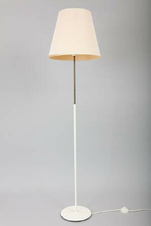 BERGBOM, GOLVLAMPA G-07, 1900-TALETS ANDRA HÄLFT, MÄSSING, VITMÅLAD MÄSSING, HÖJD 156 CM