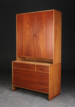Hans J. Wegner. Kommode med overdel, eg og teak 2