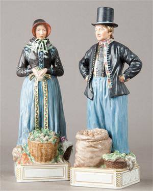 Royal Copenhagen Amager Tracht Paar, Modell 12103, 12102 2