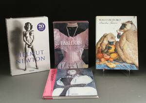 Samling bøger. 4