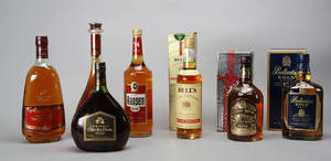 Diverse flasker whiskey cognac mm. 7