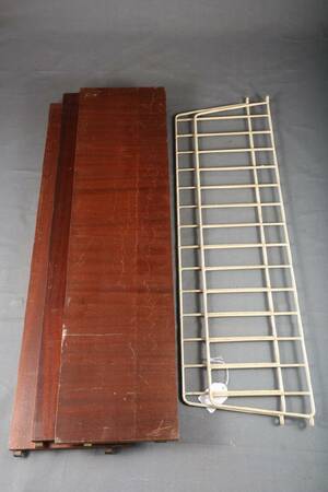 NILS KAJSA STRINNING, VÄGGHYLLA, STRING, 1960-TAL, BESTÅENDE 2 GAVLAR OCH 3 HYLLPLAN, TEAK, HÖJD 76, 80 X 20 CM