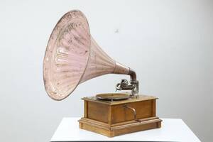 TRATTGRAMMOFON, ek, Nordiska Importlagret Sundsvall, 1900-talets början