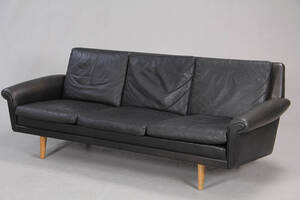 Dansk møbelproducent. Tre pers. sofa 1960erne sort skind