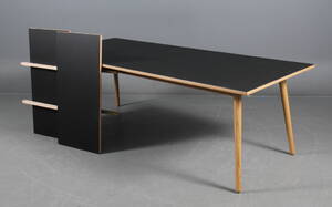 Poul M. Volther. Spisebord, model C35C, sort linoleum. Inkl to tillægsplader. 3
