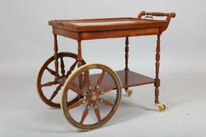 SERVERINGSVAGN, 1900-TALETS ANDRA HÄLFT, MAHOGNY, LÖSTAGBAR BRICKA MED INFÄLLD KARTA, HÖ 70, 85 X 45 CM